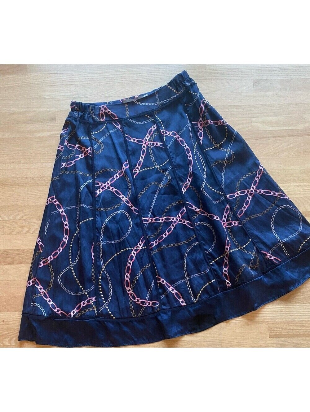Horsebit chain print 100% silk pleated navy modest skirt old money country club